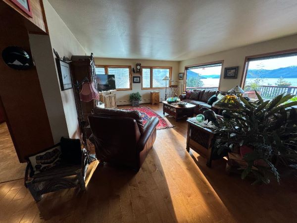 Zimovia Hwy, Wrangell, Alaska 99929, 4 Bedrooms Bedrooms, ,3 BathroomsBathrooms,Single Family Home,Homes,Zimovia Hwy,1212